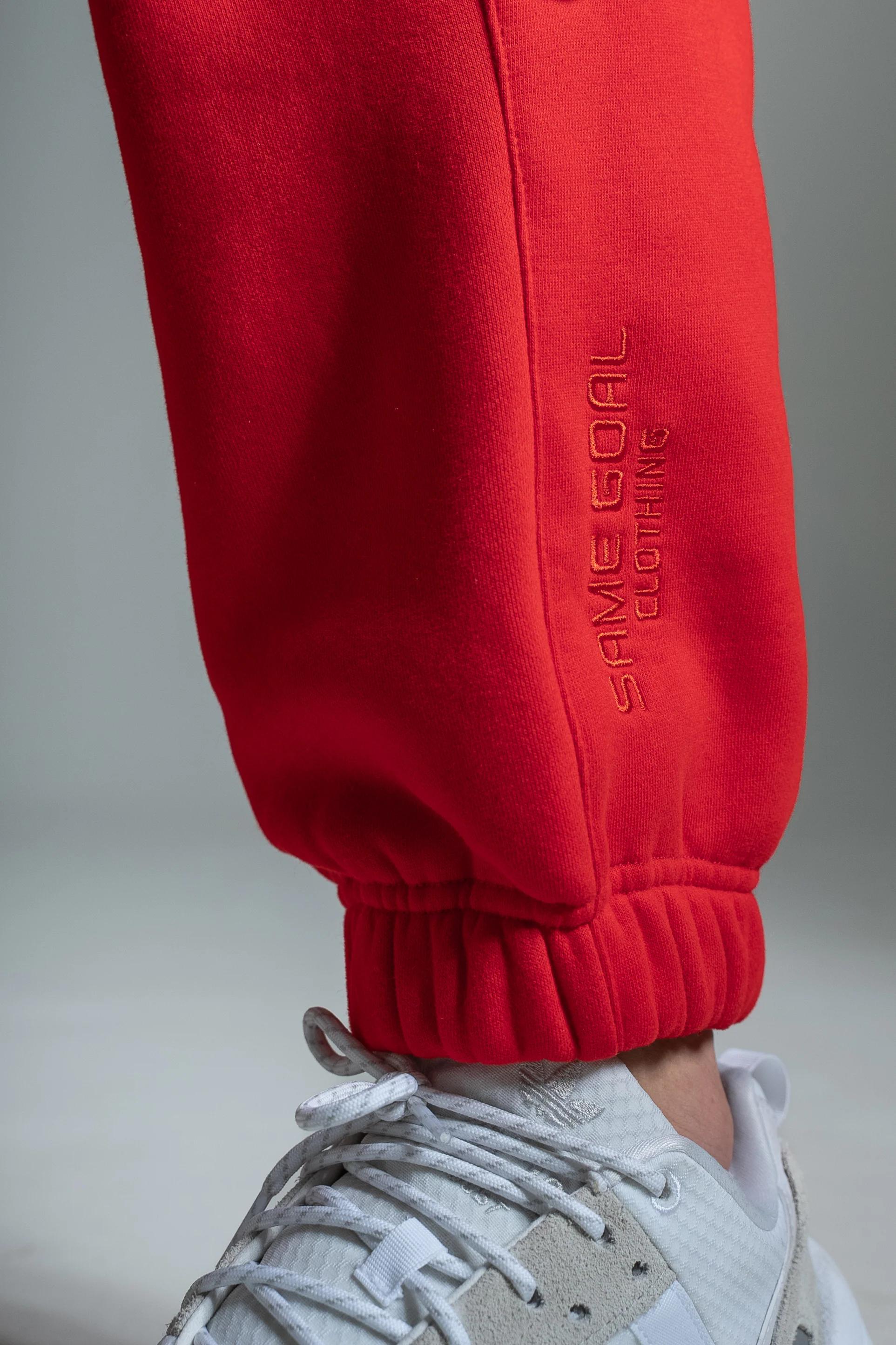 HEAVY collegehousut chili - Image 4