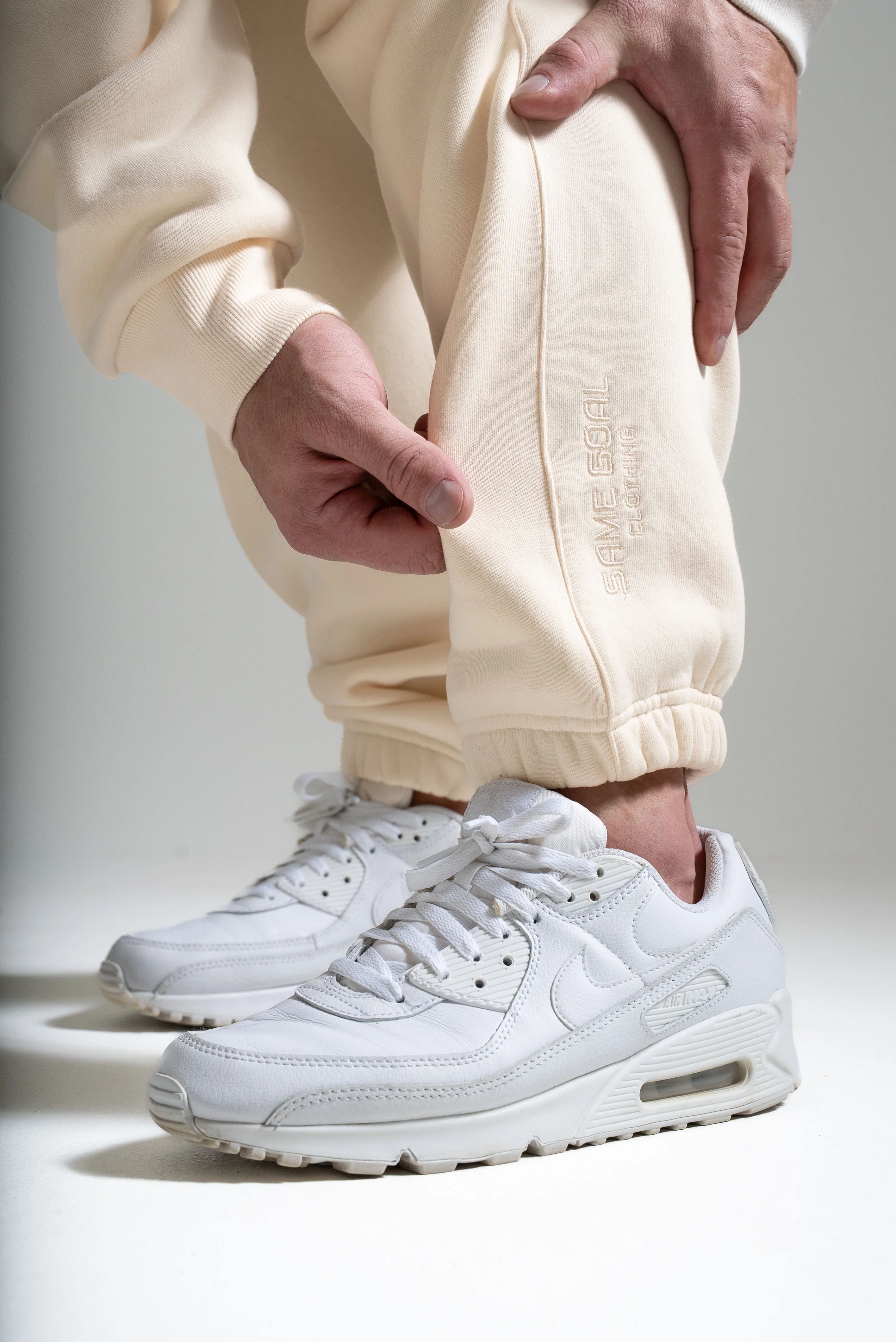 HEAVY collegehousut kerma - Image 5