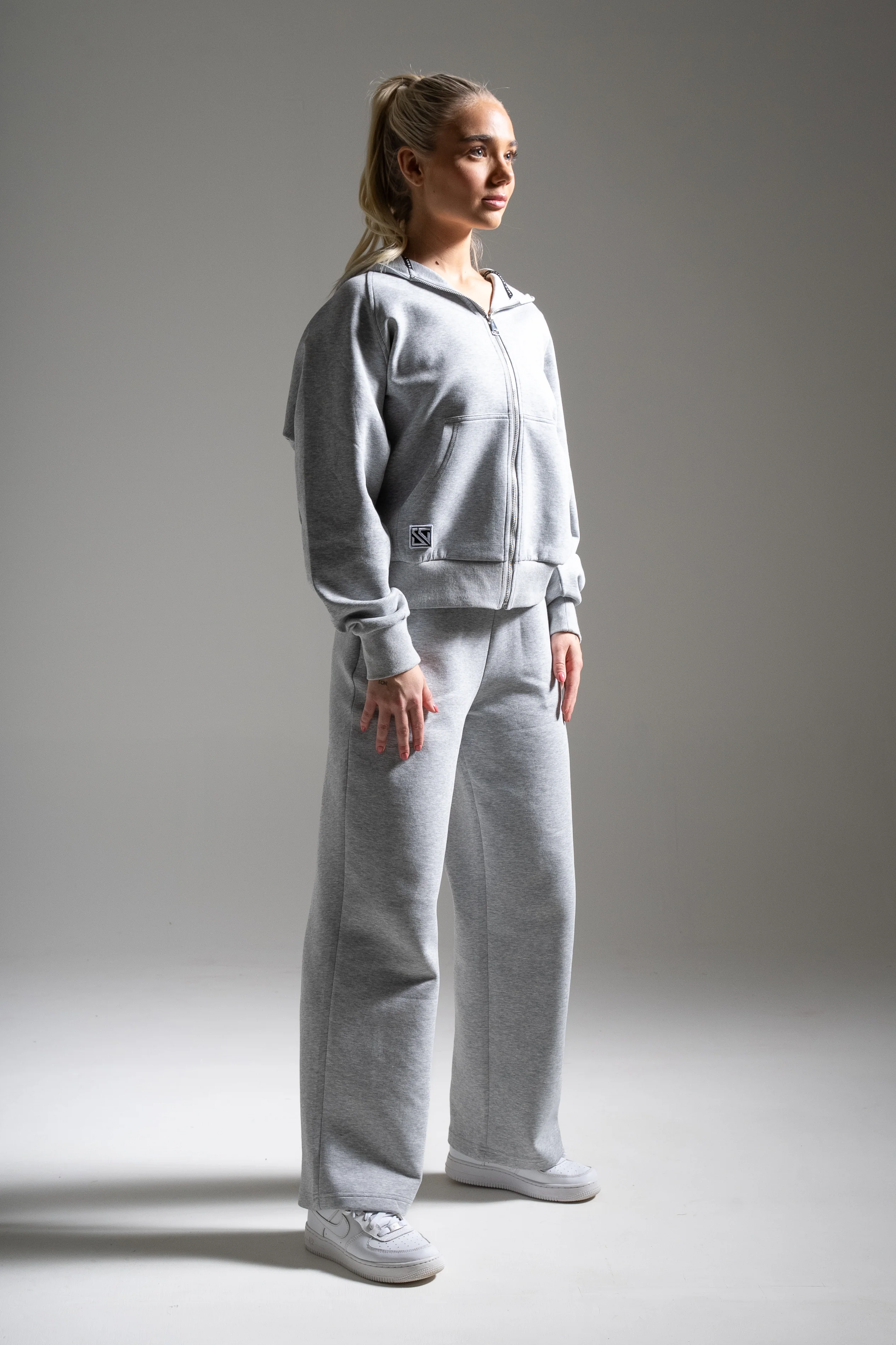 Essential sport collegehousut harmaa - Image 3