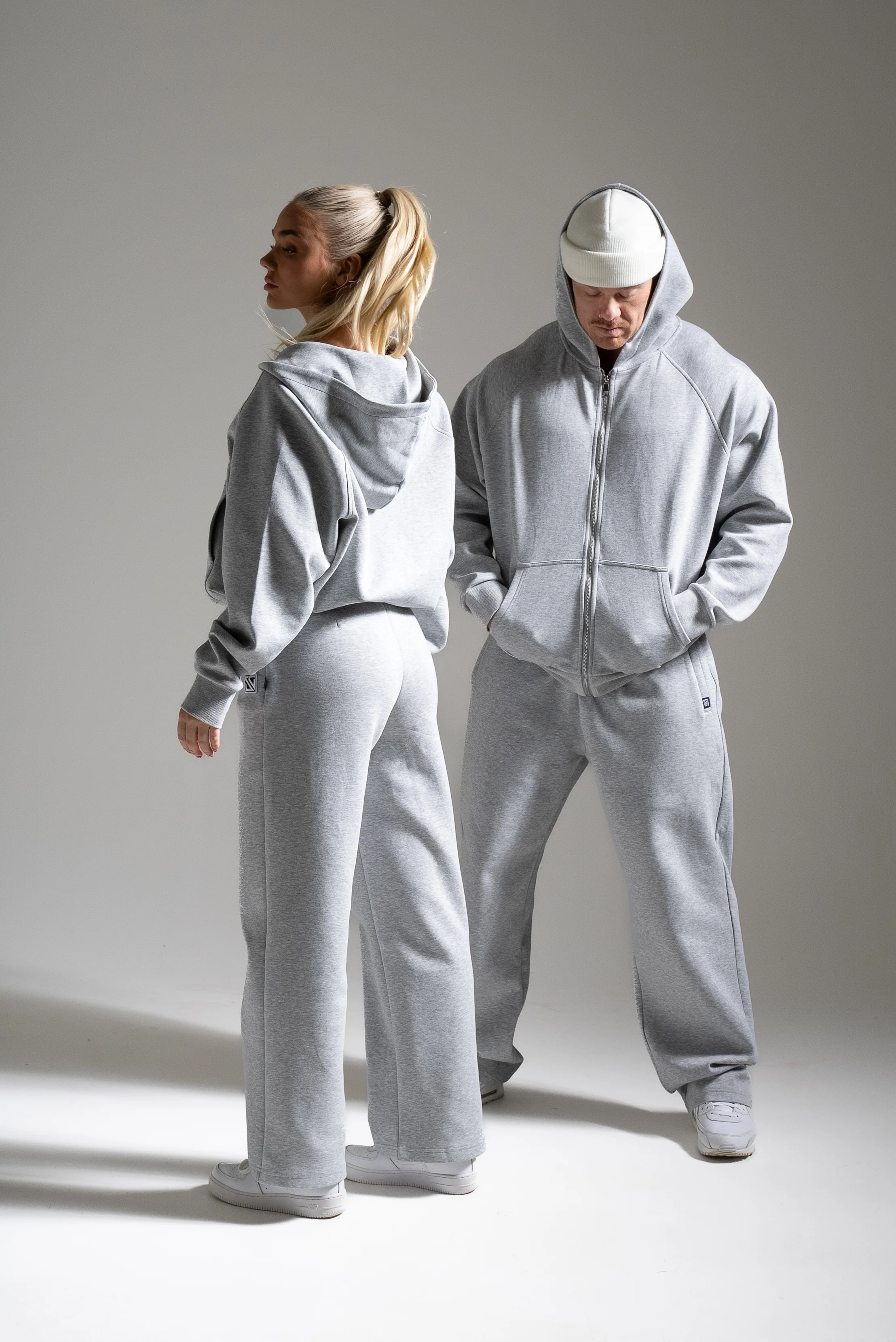 Essential sport collegehousut harmaa - Image 4