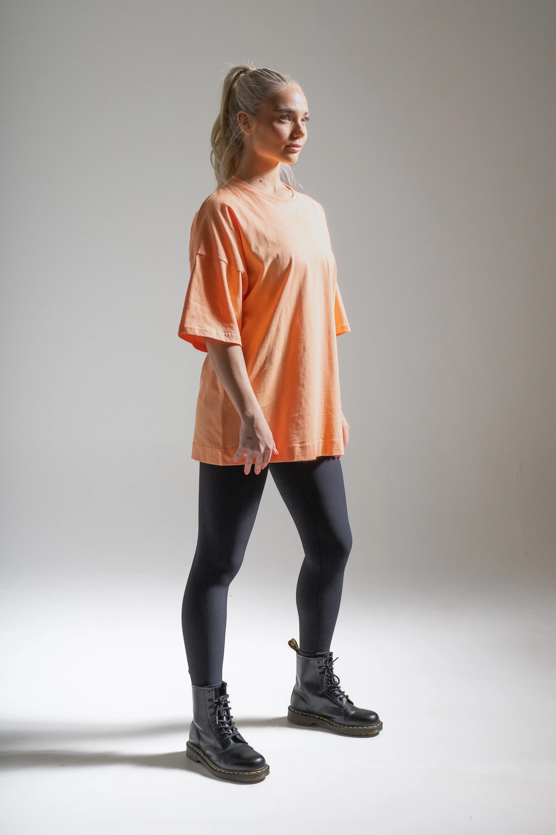 Street oversize t-paita koralli - Image 4