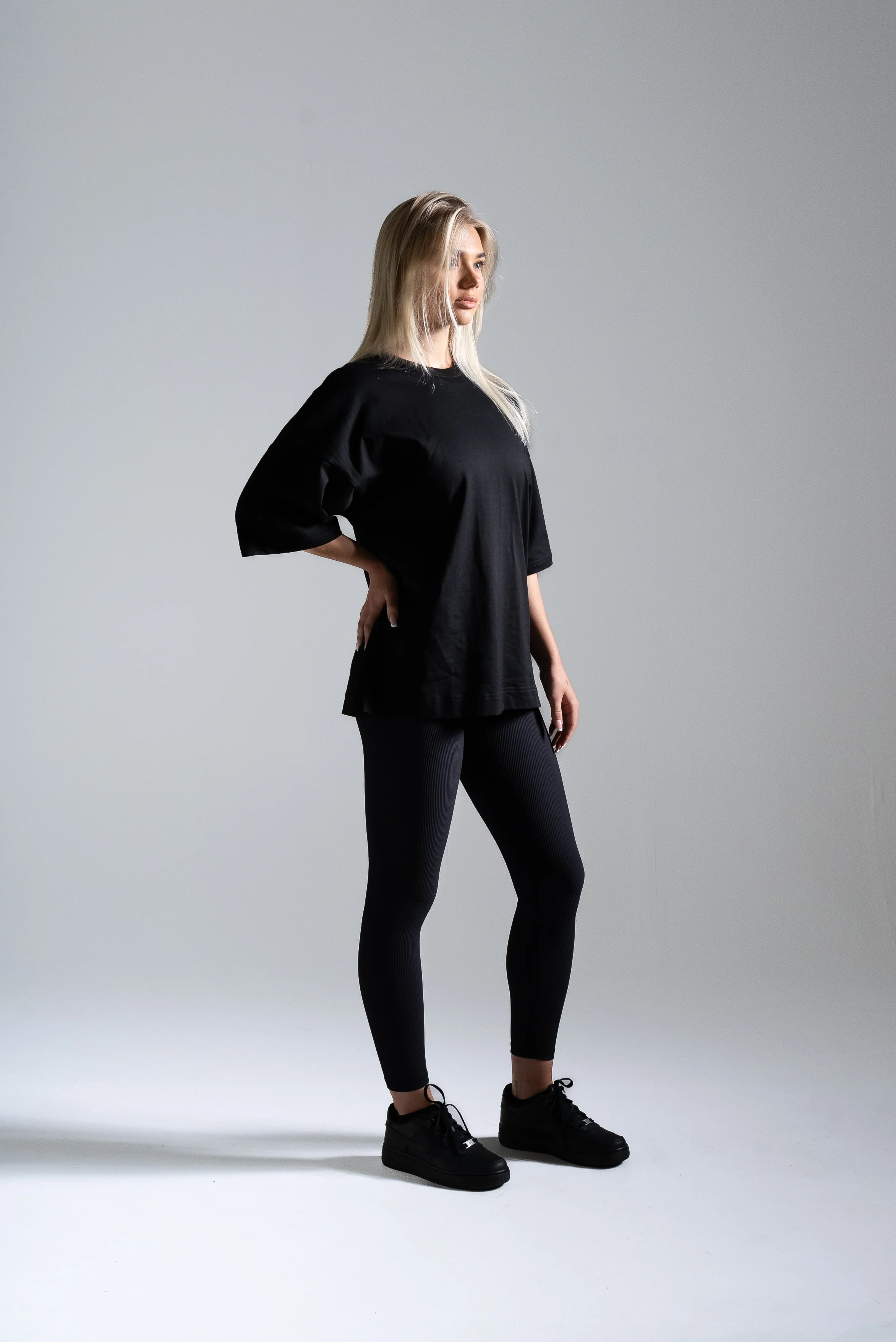 Street oversize t-paita musta - Image 3