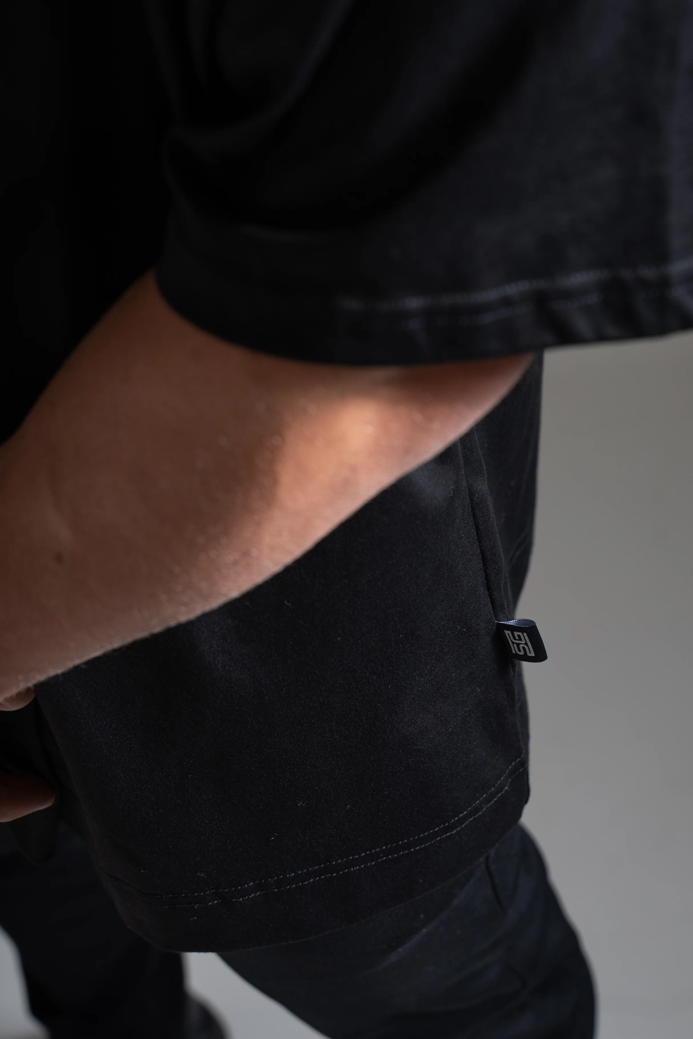 Street oversize t-paita musta - Image 5