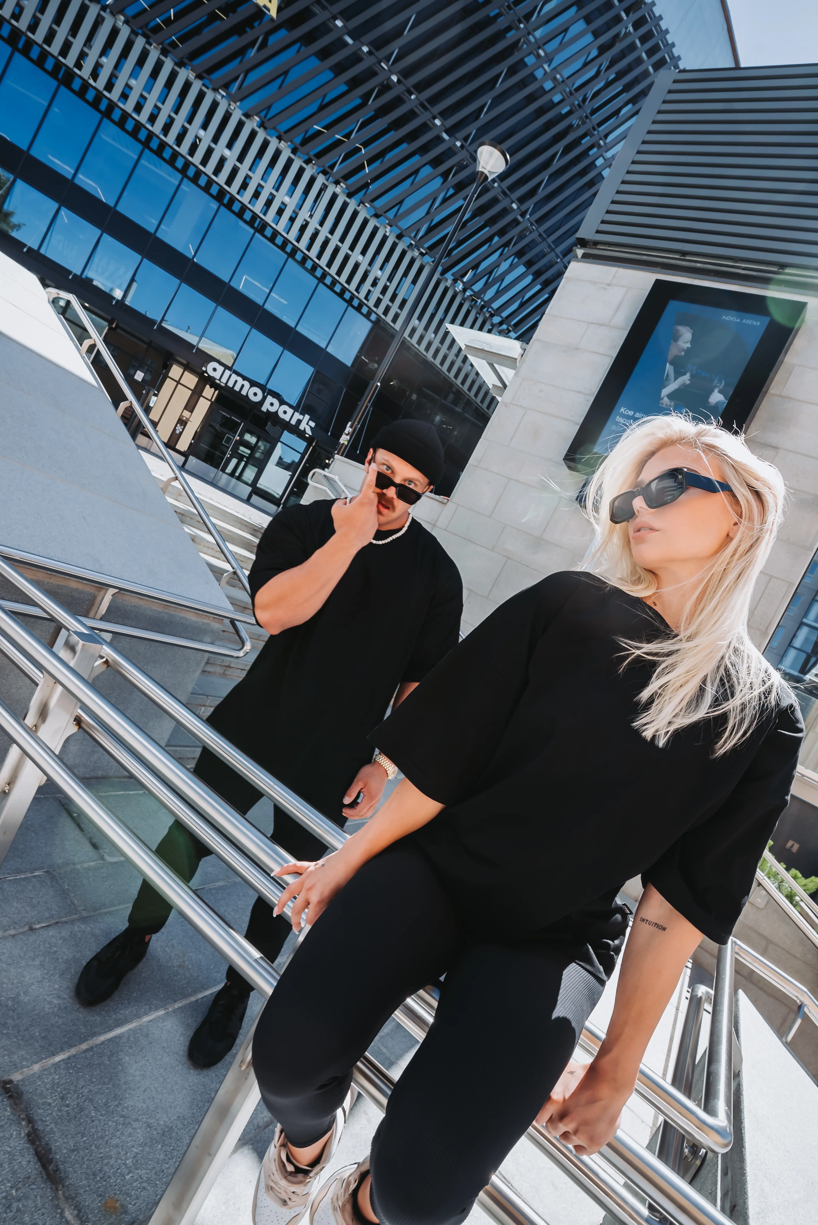 Street oversize t-paita musta - Image 6