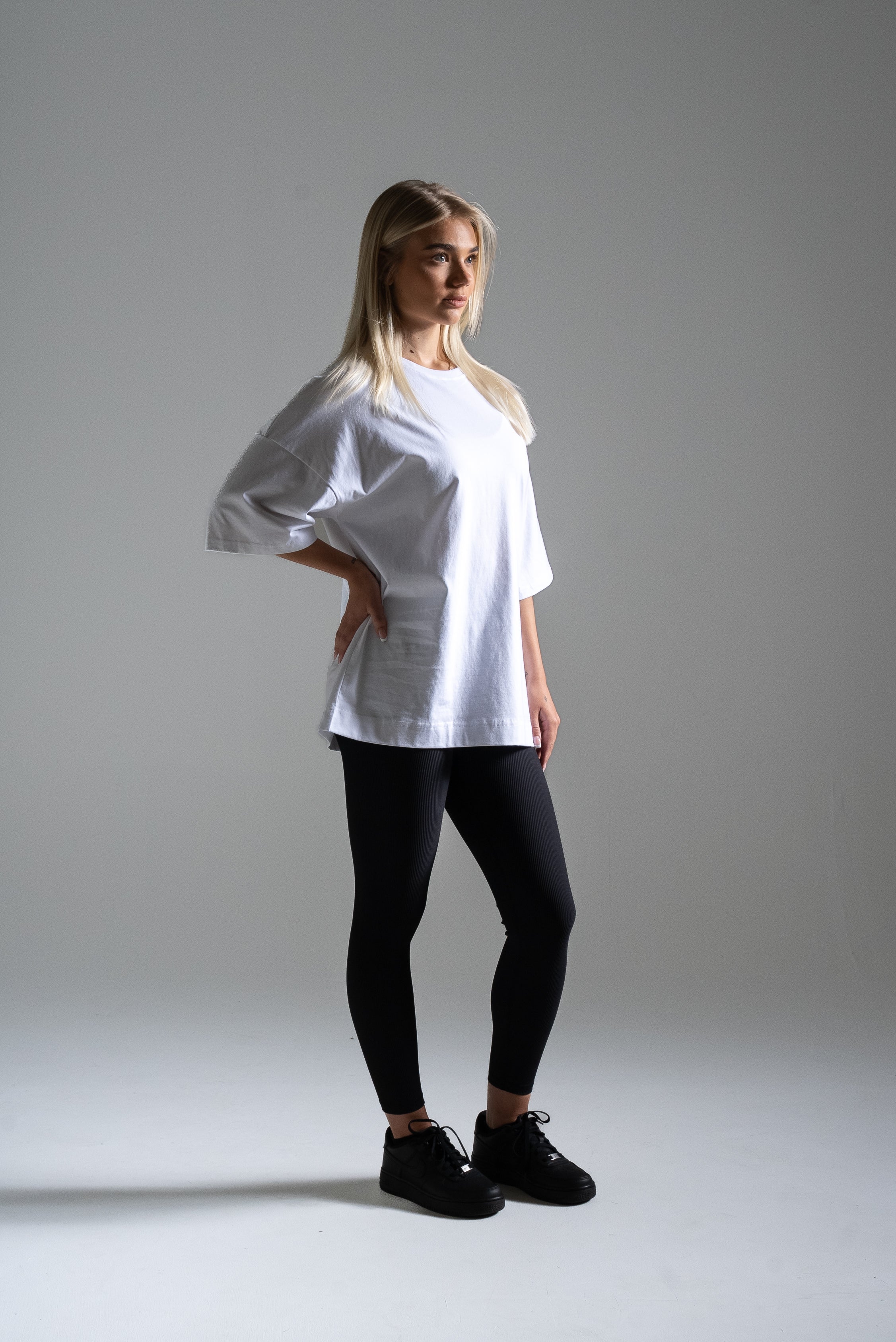 Street oversize t-paita valkoinen - Image 3