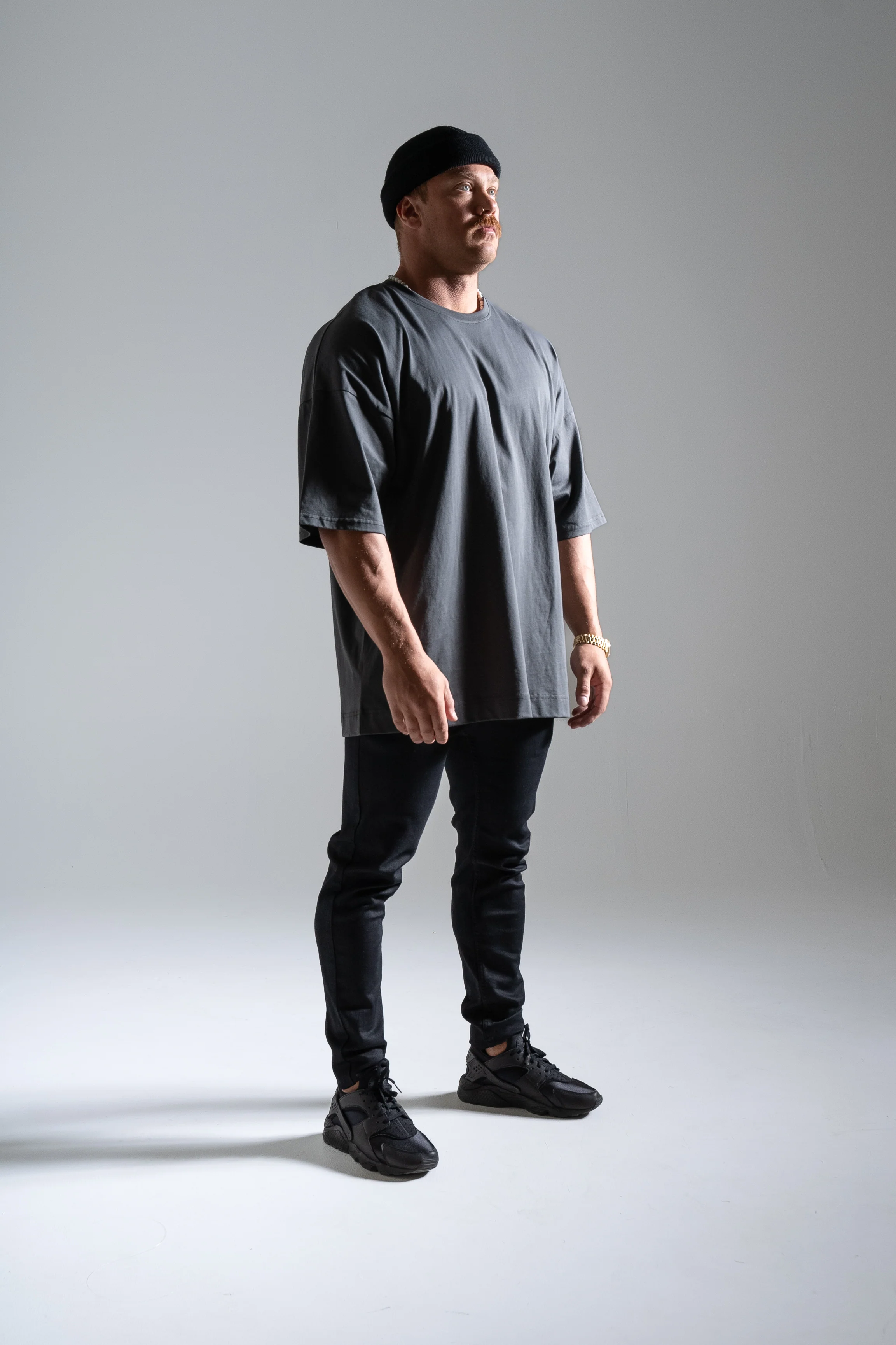 Street oversize t-paita tummanharmaa - Image 4