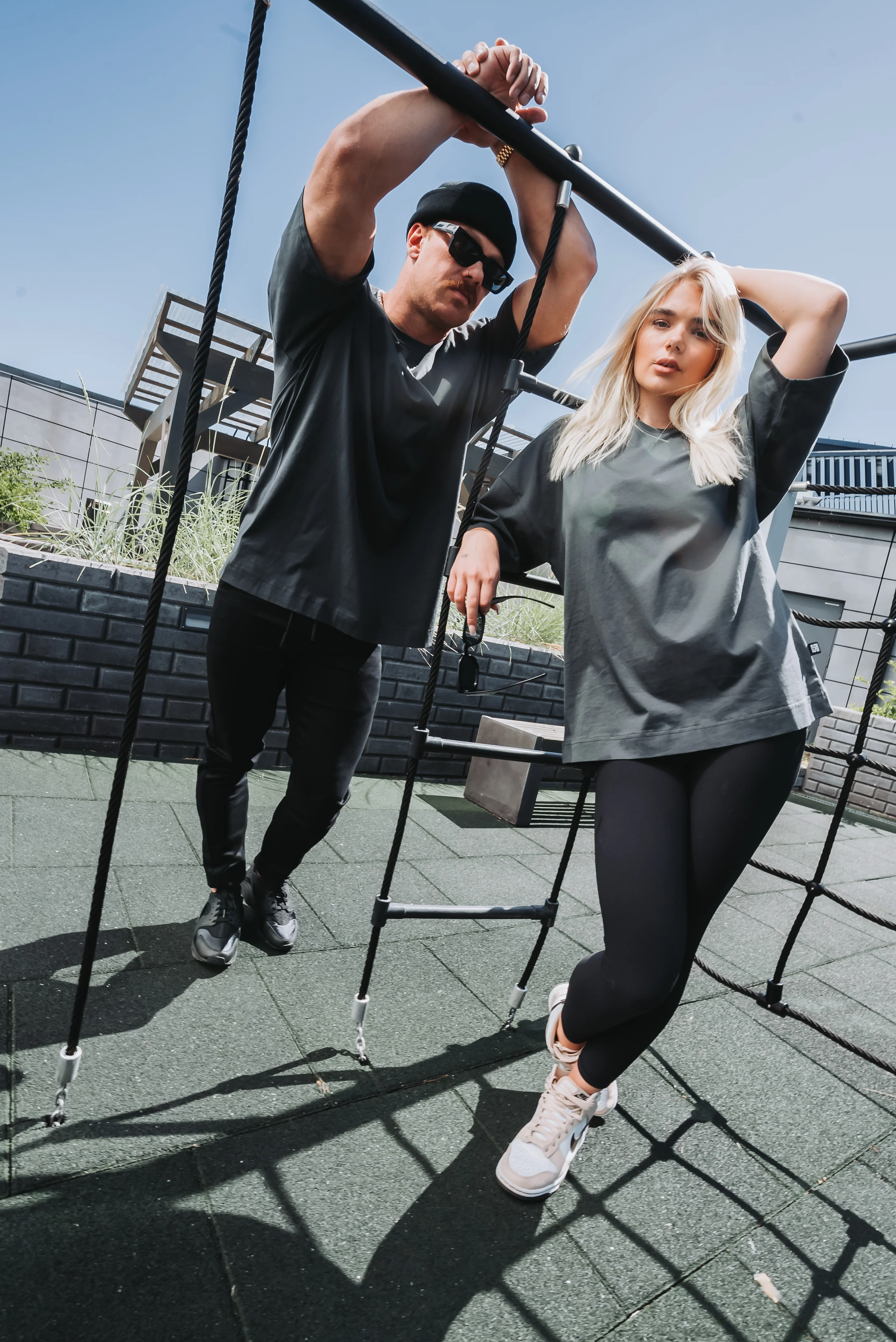 Street oversize t-paita tummanharmaa - Image 6